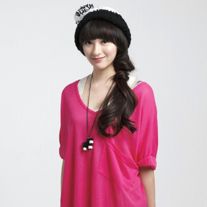 扒开她粉嫩的小缝尿进去微博
